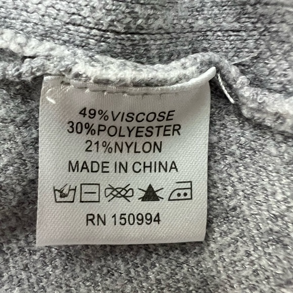 Belldini Gray and White Checkered Turtleneck Sweater, Size L - Picture 5 of 12